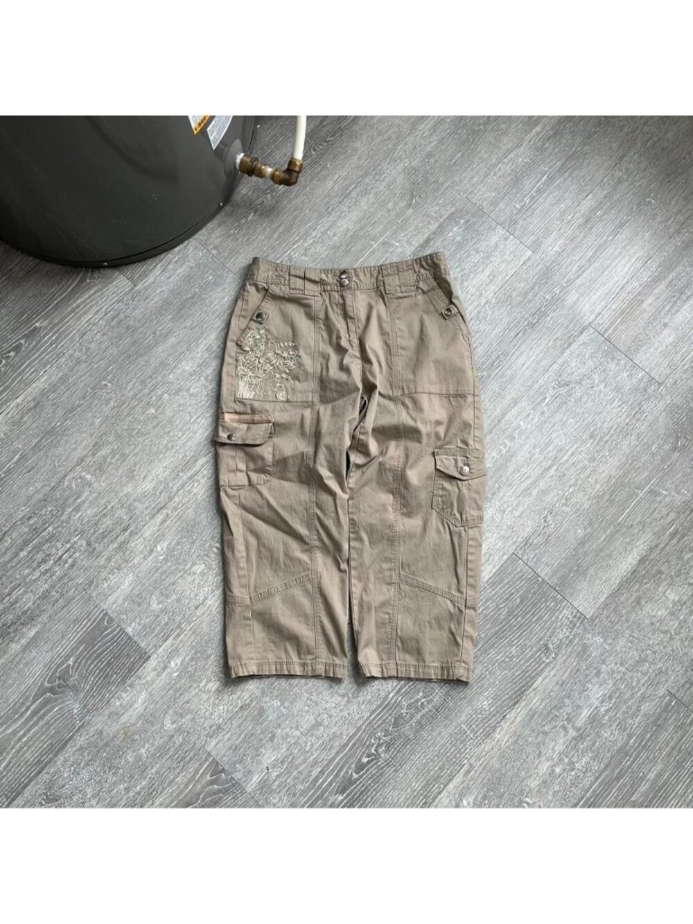Beige / Tan Y2K “Le Grenier” Embroidered Flower / Floral Low-Rise Cargo Capris